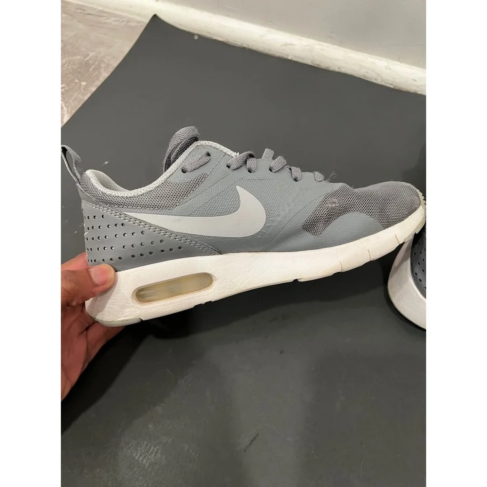 Nike Air Max Tavas GS Running Sneakers Kid's 3.5 Grey White Mesh Upper Round Toe